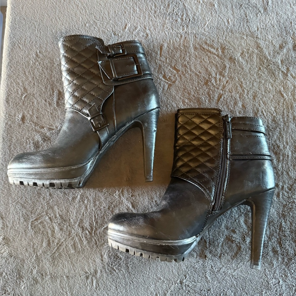 Nine West Quilted Black Ankle Boots